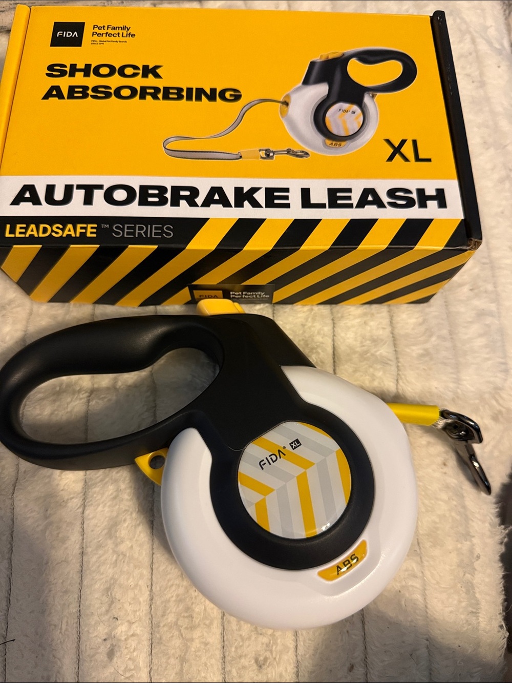 XL Shock-Absorbing Autobrake Dog Leash — White, Black & Yellow